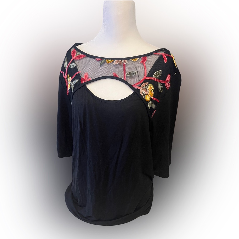 Kim & Cami Women’s Black Short Sleeve Top With Mesh Embroidery 3XL - Picture 2 of 5